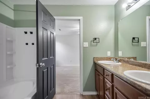 Bath - 4008 Buckthorn Ln, Alexander, AR 72002 photo 3 of 5