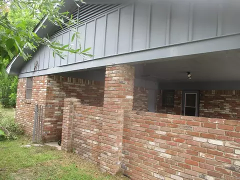Exterior - 3908 S Hazel St, Pine Bluff, AR 71603 photo 2 of 4