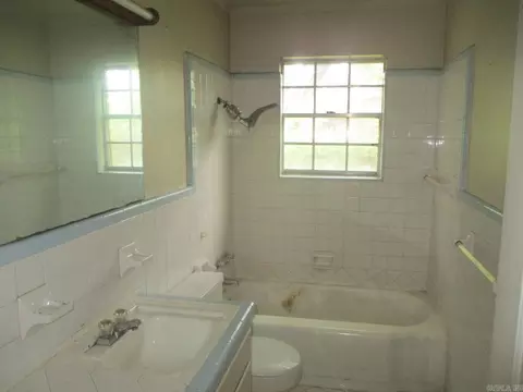 Bath - 3908 S Hazel St, Pine Bluff, AR 71603 photo 1 of 2