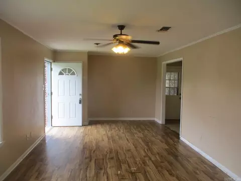 Living - 3908 S Hazel St, Pine Bluff, AR 71603 photo 2 of 2
