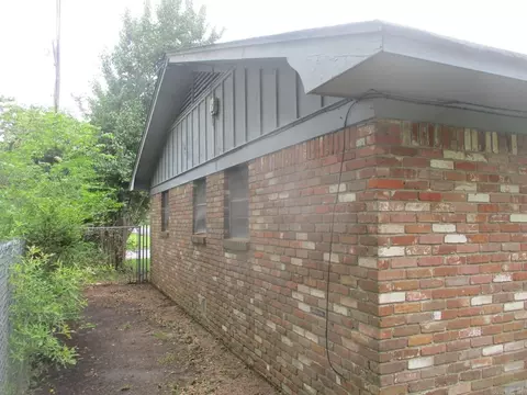 Exterior - 3908 S Hazel St, Pine Bluff, AR 71603 photo 3 of 4