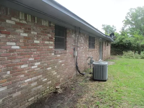 Exterior - 3908 S Hazel St, Pine Bluff, AR 71603 photo 4 of 4