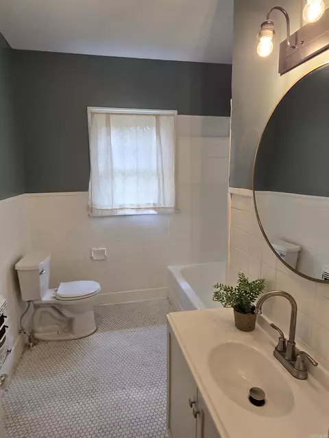 Bath - 1840 S Oak St, Pine Bluff, AR 71601 photo 1 of 2
