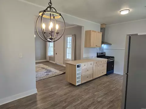Kitchen - 1840 S Oak St, Pine Bluff, AR 71601 photo 2 of 3