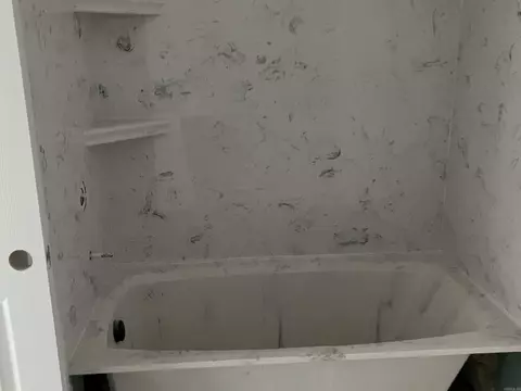 Bath - 906 W Center St, Beebe, AR 72012 photo 4 of 4
