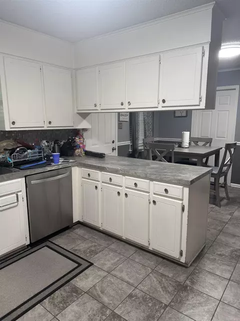 Kitchen - 1106 Deer Run N, Pine Bluff, AR 71603 photo 2 of 3
