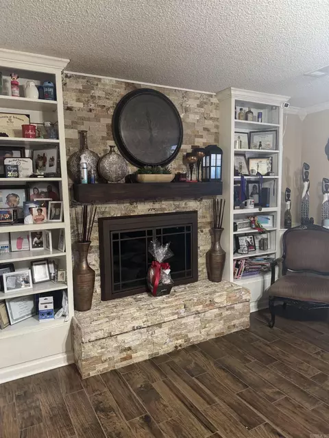 Living - 1106 Deer Run N, Pine Bluff, AR 71603 photo 1 of 5