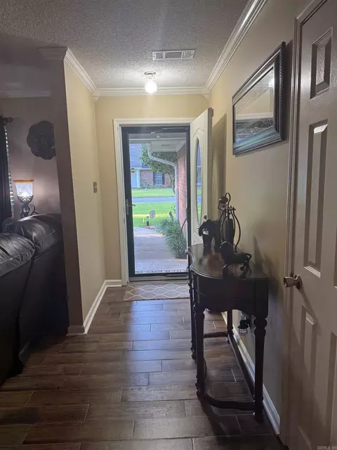 Entry Way - 1106 Deer Run N, Pine Bluff, AR 71603 photo 1 of 2