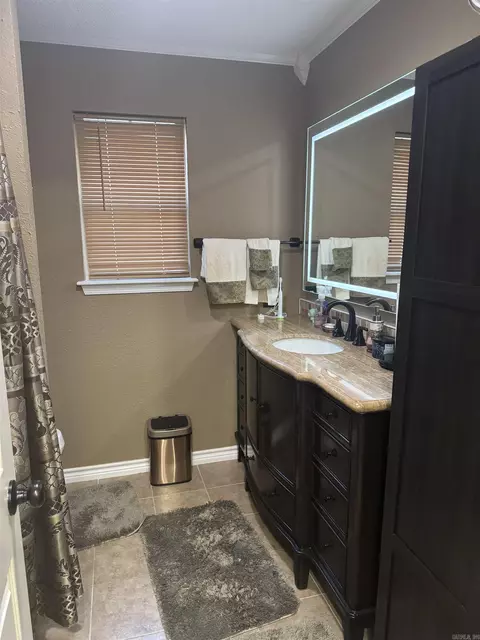Bath - 1106 Deer Run N, Pine Bluff, AR 71603 photo 1 of 5