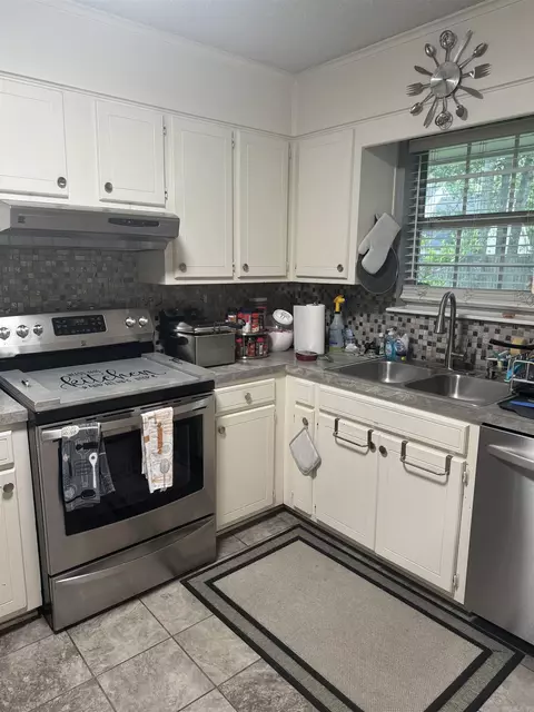 Kitchen - 1106 Deer Run N, Pine Bluff, AR 71603 photo 1 of 3