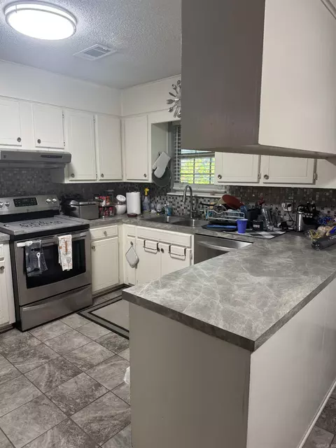 Kitchen - 1106 Deer Run N, Pine Bluff, AR 71603 photo 3 of 3