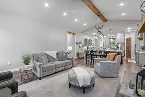 Living - 152 Clayboy Dr, Austin, AR 72007 photo 2 of 3