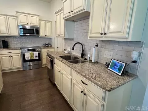 Kitchen - 2880 Stonebrook Cv, Conway, AR 72034 photo 1 of 3