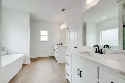Bath - 169 Hayden Dr, Beebe, AR 72012 photo 5 of 6