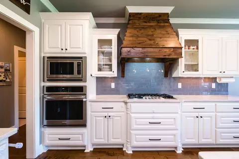 Kitchen - 2525 Aberdeen Dr, Bryant, AR 72019 photo 8 of 8