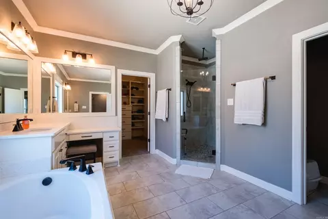 Bath - 2525 Aberdeen Dr, Bryant, AR 72019 photo 5 of 8