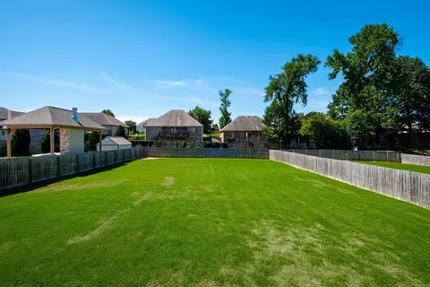 Exterior - 2525 Aberdeen Dr, Bryant, AR 72019 photo 4 of 7