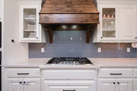 Kitchen - 2525 Aberdeen Dr, Bryant, AR 72019 photo 6 of 8