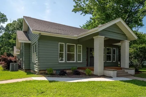 315 Locust, Conway, AR 72034 photo 2