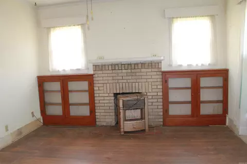 Living - 616 E 7th St, El Dorado, AR 71730 photo 2 of 2