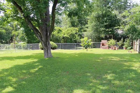 Exterior - 616 E 7th St, El Dorado, AR 71730 photo 2 of 4