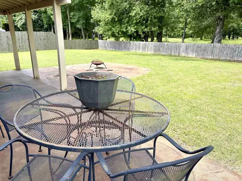Exterior - 135 Meadow Dr, Beebe, AR 72012 photo 5 of 11