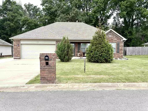 Exterior - 135 Meadow Dr, Beebe, AR 72012 photo 1 of 11