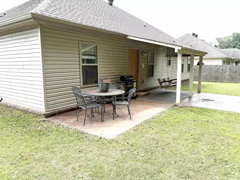 Exterior - 135 Meadow Dr, Beebe, AR 72012 photo 9 of 11
