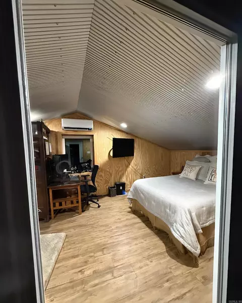 Bedroom - 630 Cliffview Dr, Quitman, AR 72131 photo 2 of 2