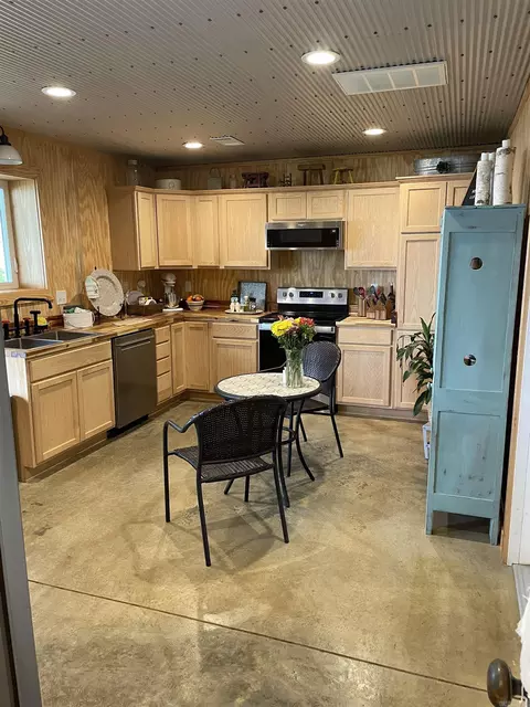 Kitchen - 630 Cliffview Dr, Quitman, AR 72131 photo 1 of 2