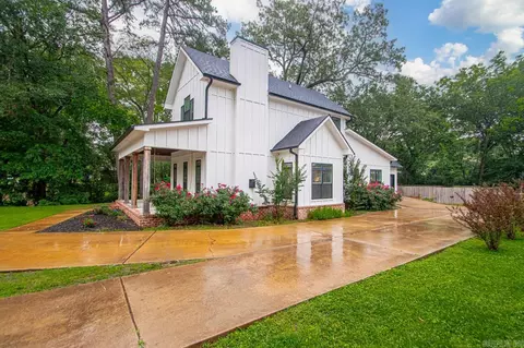 Exterior - 1927 College Ave, Conway, AR 72034 photo 4 of 10