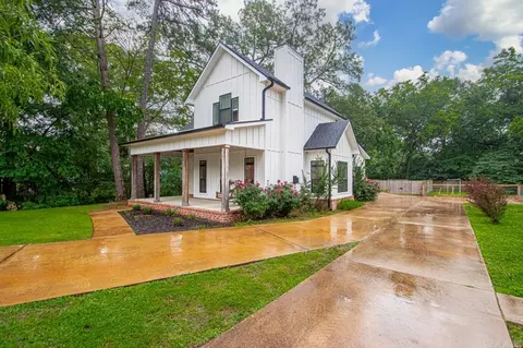 Exterior - 1927 College Ave, Conway, AR 72034 photo 3 of 10