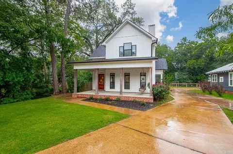 Exterior - 1927 College Ave, Conway, AR 72034 photo 2 of 10
