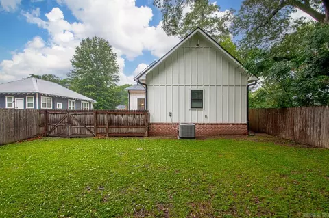 Exterior - 1927 College Ave, Conway, AR 72034 photo 9 of 10