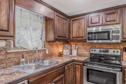 Kitchen - 58 Eaglebrook Dr, Conway, AR 72032 photo 2 of 2
