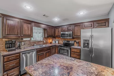 Kitchen - 58 Eaglebrook Dr, Conway, AR 72032 photo 1 of 2