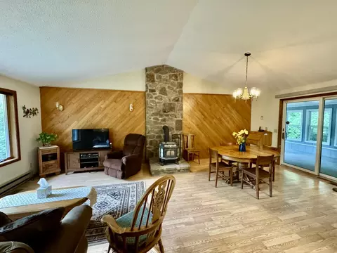 303 Bluffs Dr, Mountain View, AR 72560 photo 3