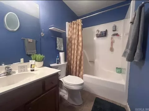 Bath - 930 Brownstone Dr, Conway, AR 72034 photo 2 of 2