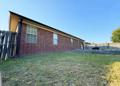 Exterior - 930 Brownstone Dr, Conway, AR 72034 photo 5 of 7