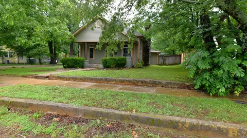 705 Twelfth St, Mena, AR 71953 photo 2