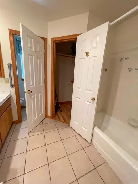 Bath - 26 Miller St, Altus, AR 72821 photo 6 of 7