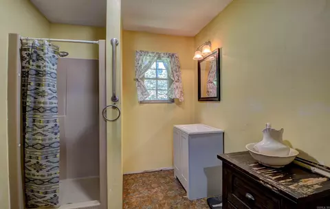 Bath - 826 Carson Bridge Rd, Lonoke, AR 72086 photo 1 of 4