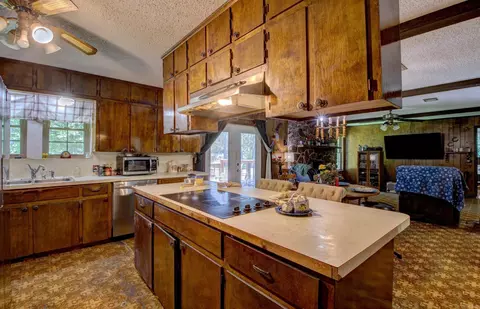 Kitchen - 826 Carson Bridge Rd, Lonoke, AR 72086 photo 2 of 5