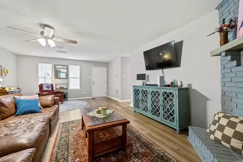 Living - 1504 Wright, Jacksonville, AR 72076 photo 2 of 3