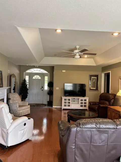 Living - 1105 Cantrell, Mountain View, AR 72560 photo 2 of 2