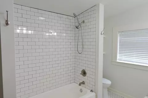 Bath - 1365 Mitchell St, Conway, AR 72034 photo 5 of 7