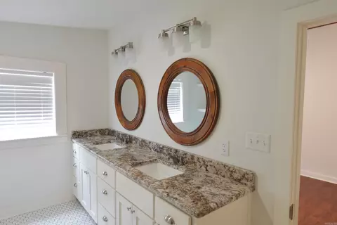 Bath - 1365 Mitchell St, Conway, AR 72034 photo 6 of 7