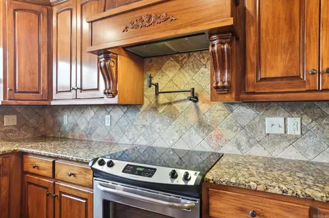 Kitchen - 2355 Lakeshore Ln, Cabot, AR 72023 photo 4 of 5