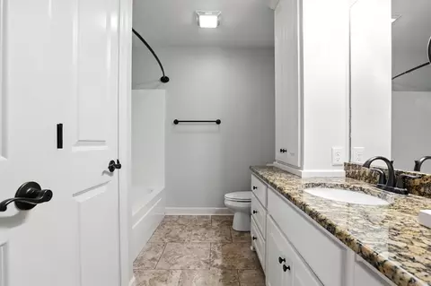 Bath - 2355 Lakeshore Ln, Cabot, AR 72023 photo 3 of 4