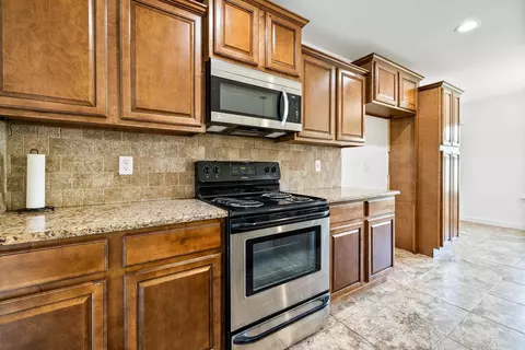 Kitchen - 8211 Springhill Rd, Alexander, AR 72002 photo 5 of 6
